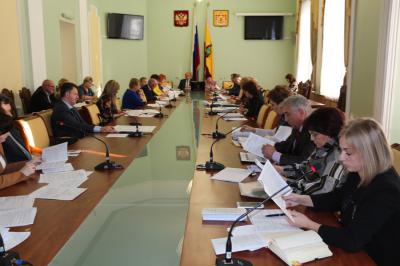 В комитетах областной Думы идет подготовка проекта регионального бюджета к первому чтению